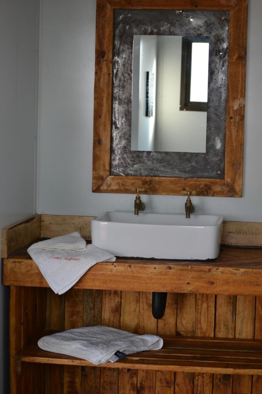 Tana Safaris Bush Camp Hotel Otjiwarongo Exterior foto