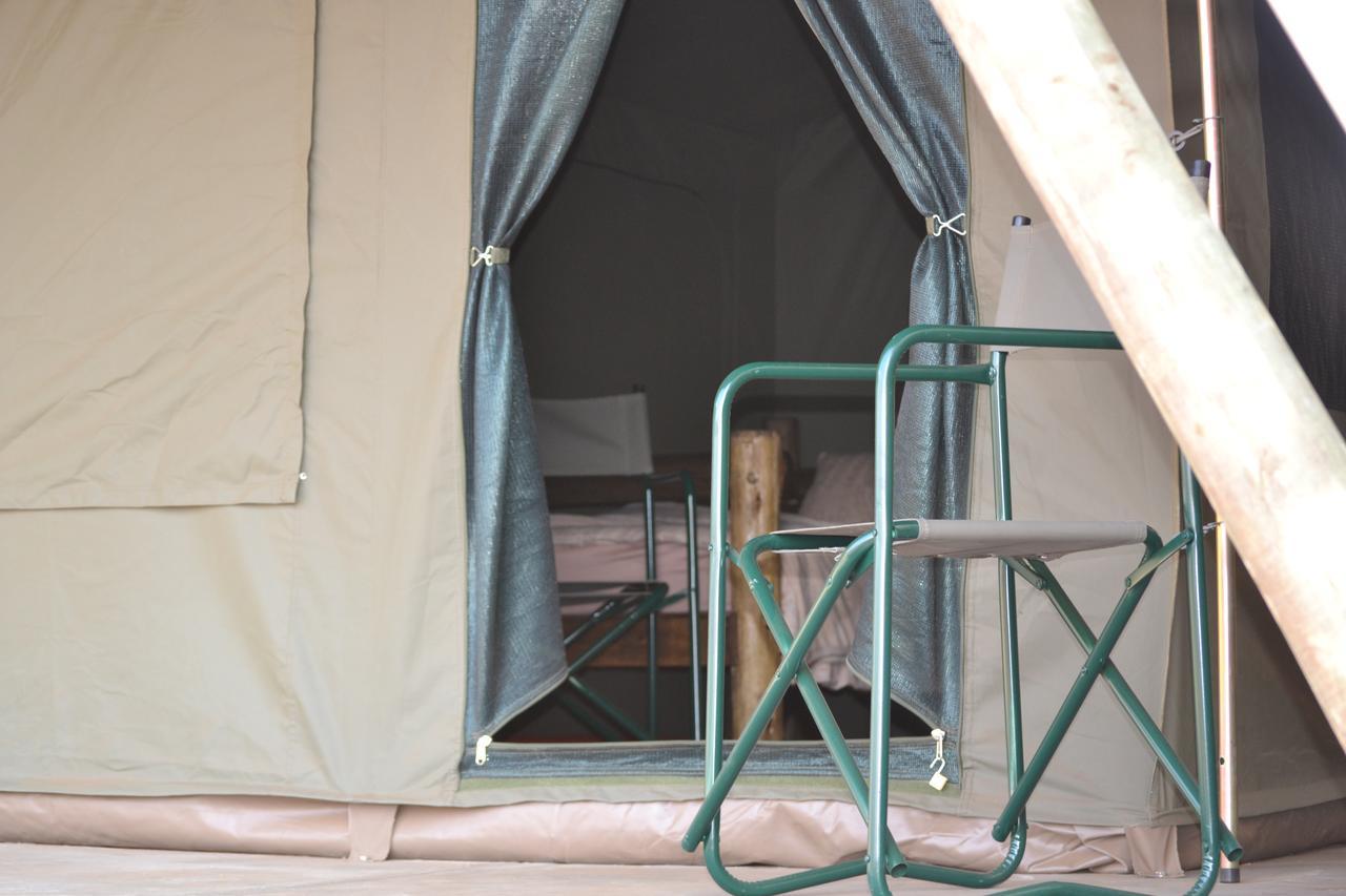 Tana Safaris Bush Camp Hotel Otjiwarongo Exterior foto